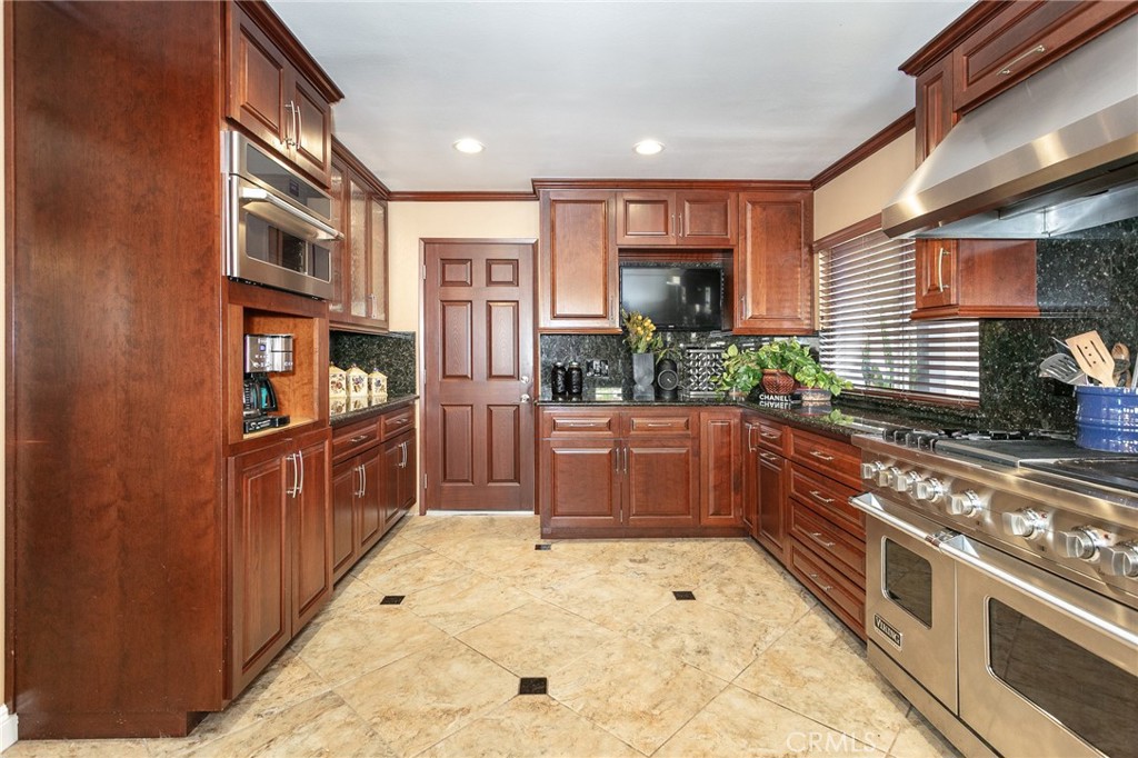 5192 McComber Road Buena Park, CA 90621 - Photo 17 of 58 Kitchen