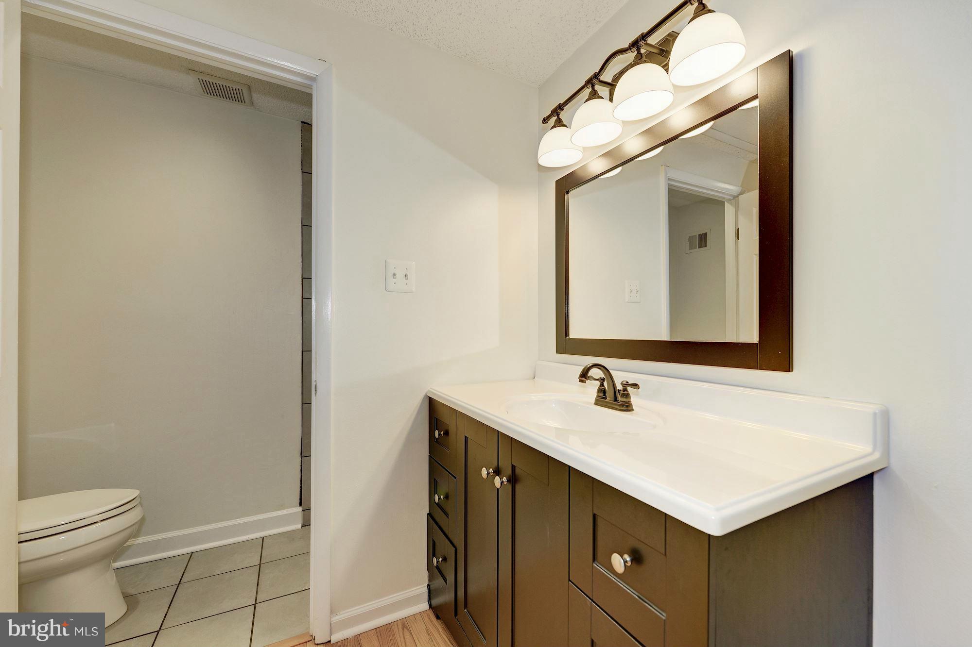 8675 Bent Arrow Court Springfield, VA 22153 - Photo 15 of 30 Bath (Master)