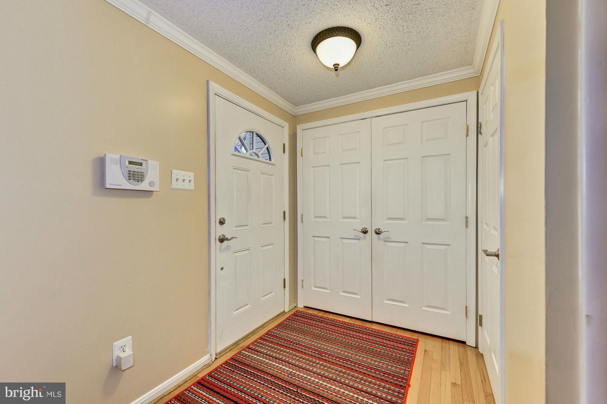 8675 Bent Arrow Court Springfield, VA 22153 - Photo 3 of 30 Interior (General)