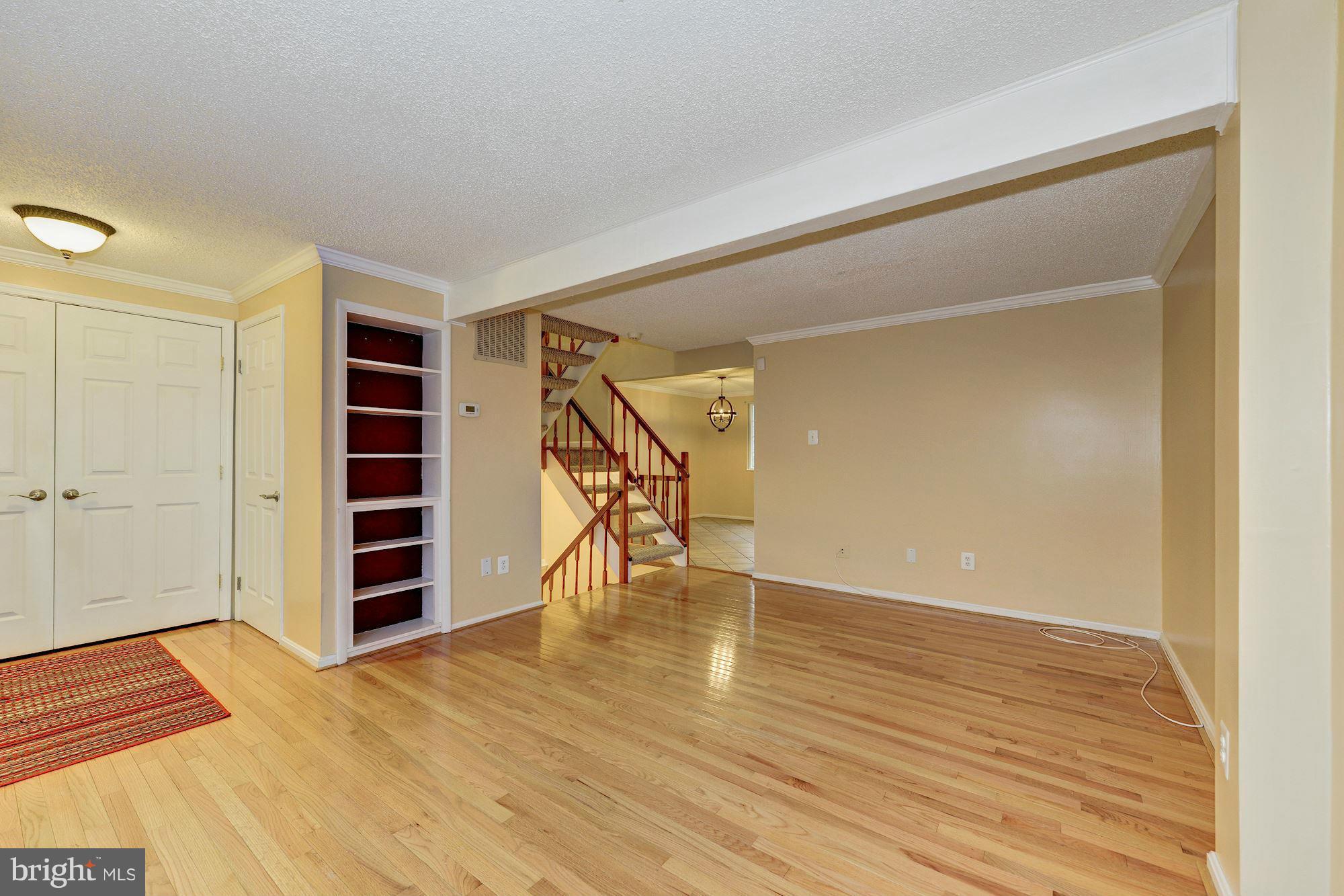 8675 Bent Arrow Court Springfield, VA 22153 - Photo 5 of 30 Living Room