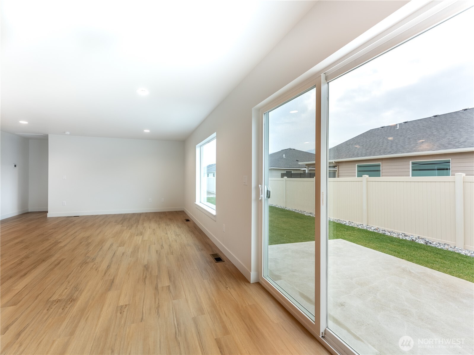 104 Salmon Drive Wenatchee, WA 98801 - Photo 16 of 35 a view of an empty room and window