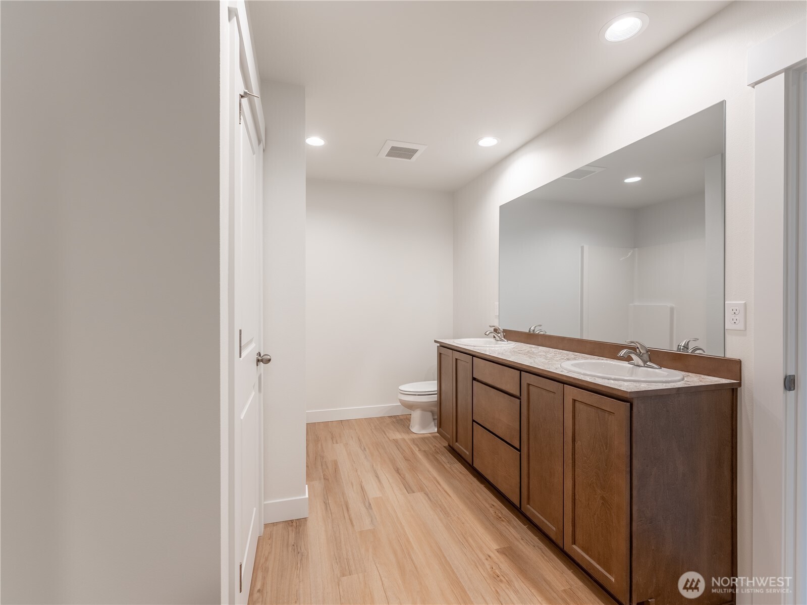 104 Salmon Drive Wenatchee, WA 98801 - Photo 23 of 35 a bathroom with a sink and a mirror