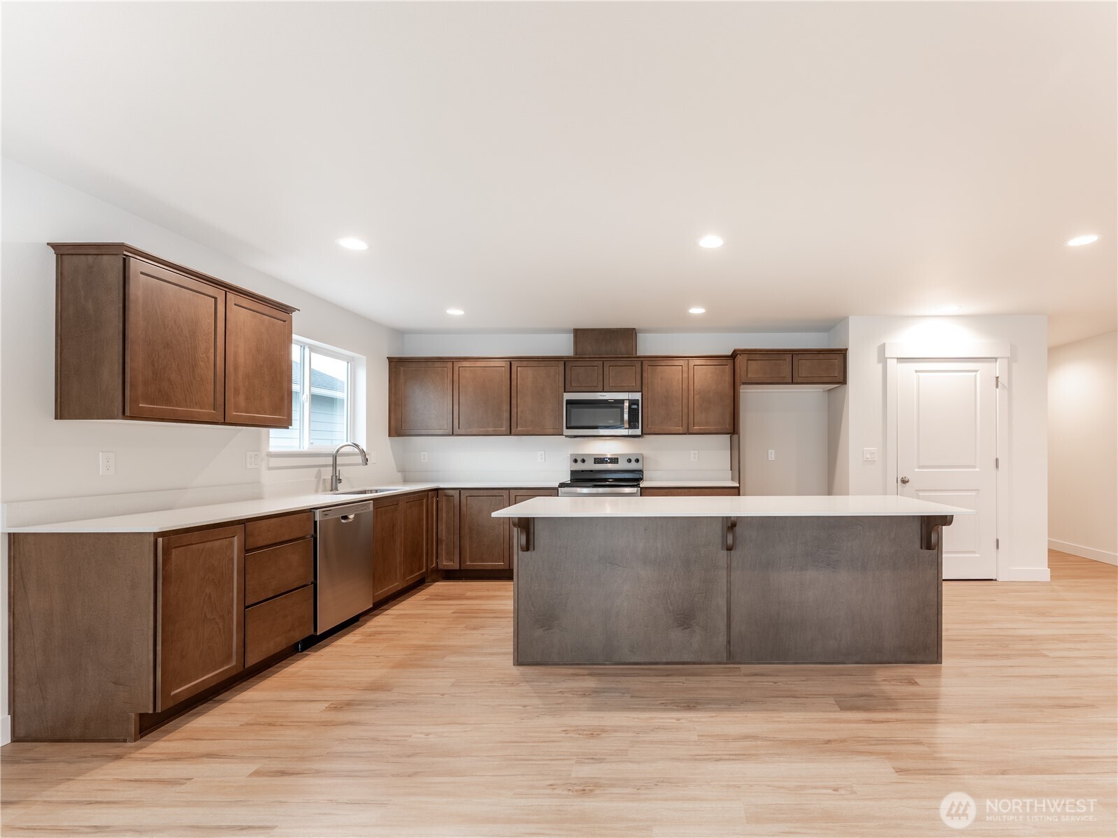 104 Salmon Drive Wenatchee, WA 98801 - Photo 8 of 35 a large kitchen with stainless steel appliances lots of counter top space and cabinets