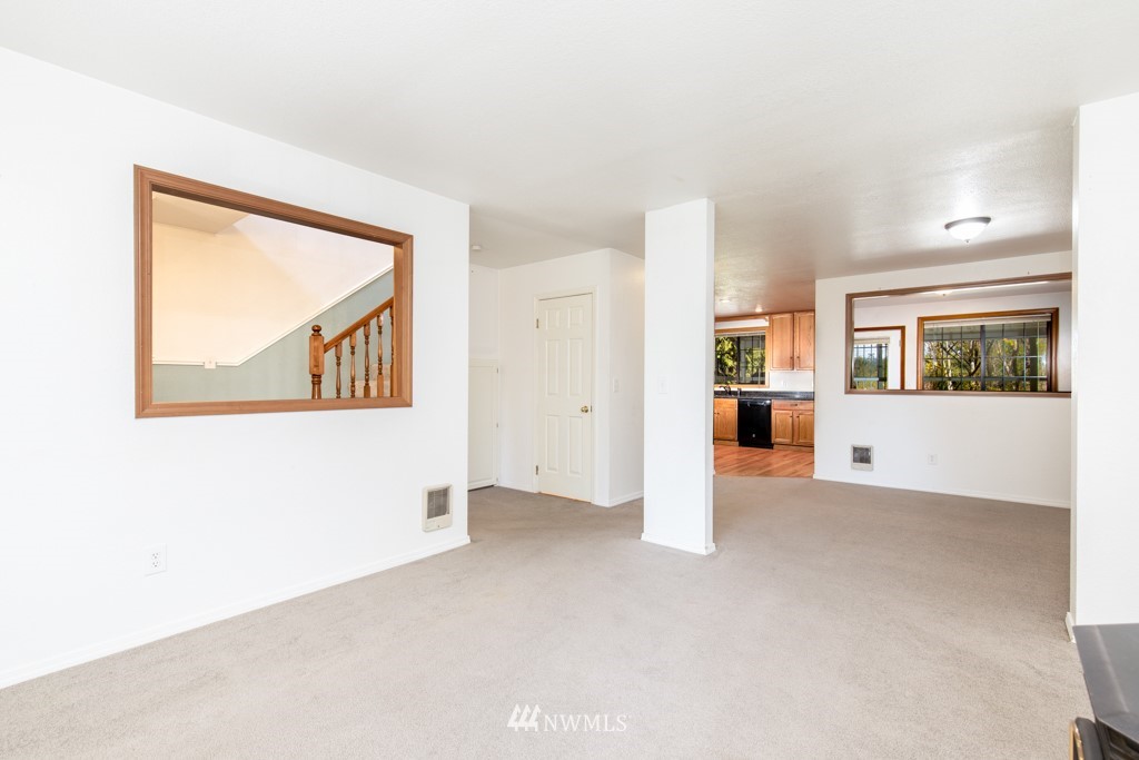 15916 Westwick Road Snohomish, WA 98290 - Photo 4 of 39 Gallery Image 4