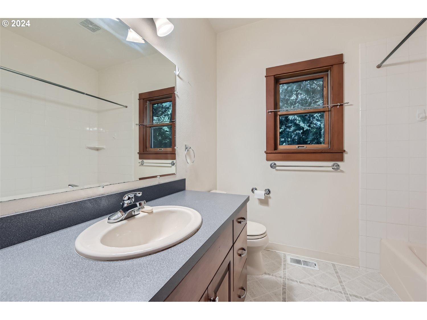32468 East Bell Road Corbett, OR 97019 - Photo 14 of 41 Gallery Image 14