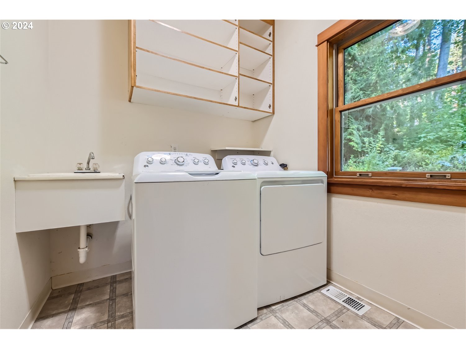 32468 East Bell Road Corbett, OR 97019 - Photo 17 of 41 Gallery Image 17