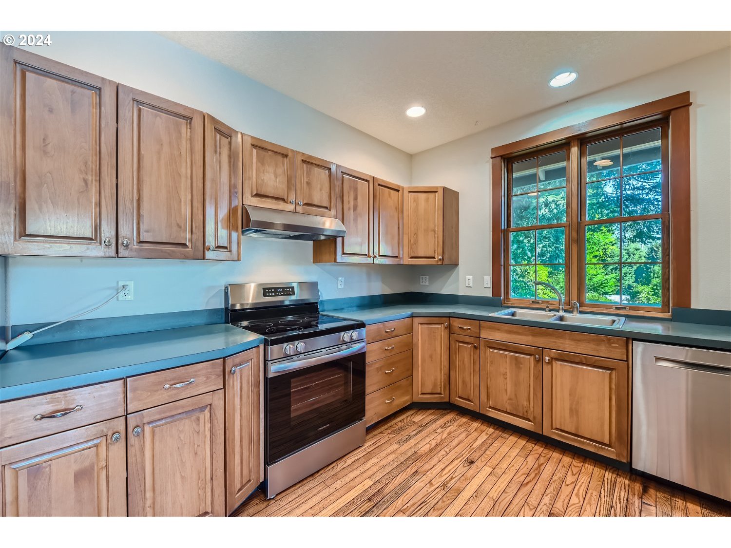32468 East Bell Road Corbett, OR 97019 - Photo 9 of 41 Gallery Image 9