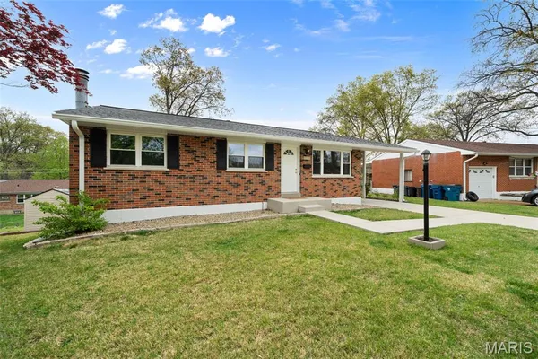 $225,000 | 8352 Lonkar Drive, St. Louis, MO 63123