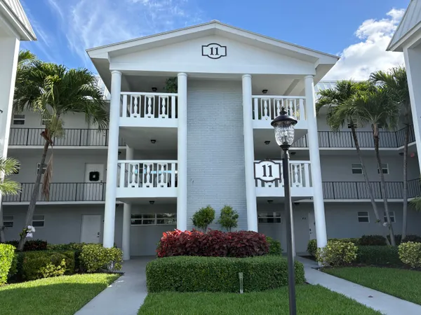 $279,900 | 11 Colonial Club Drive, Unit 105, Boynton Beach, FL 33435