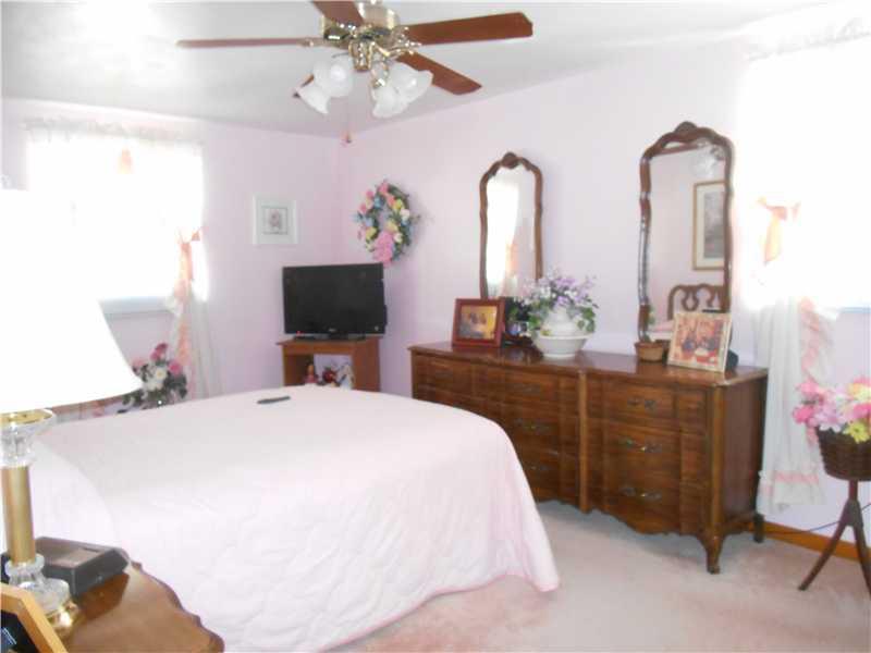 386 Pointview Road Brentwood, PA 15227 - Photo 12 of 25 Bedroom.