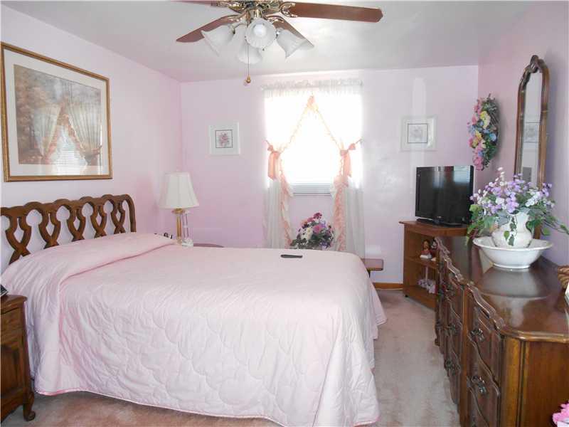 386 Pointview Road Brentwood, PA 15227 - Photo 13 of 25 Bedroom.