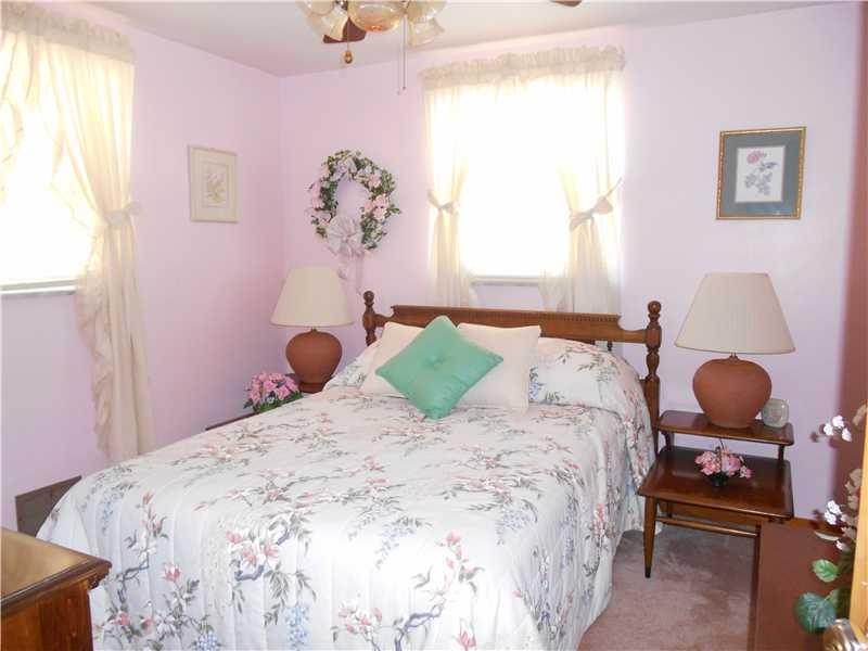 386 Pointview Road Brentwood, PA 15227 - Photo 14 of 25 Bedroom.