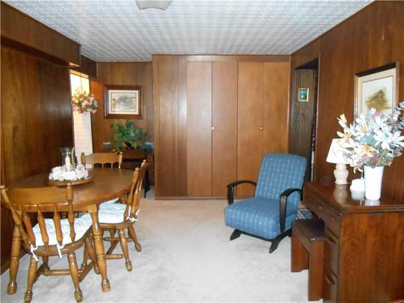 386 Pointview Road Brentwood, PA 15227 - Photo 17 of 25 Den/Family/Great Room.