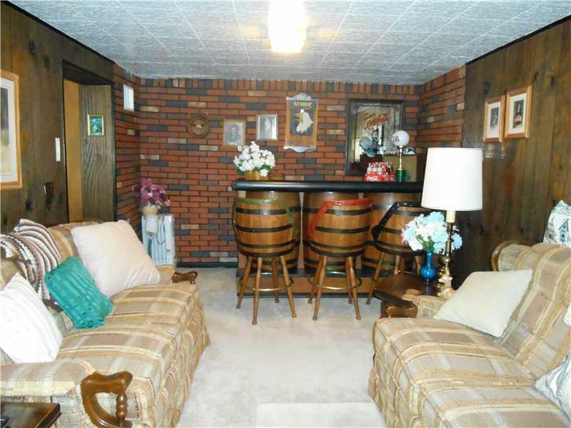 386 Pointview Road Brentwood, PA 15227 - Photo 18 of 25 Den/Family/Great Room.