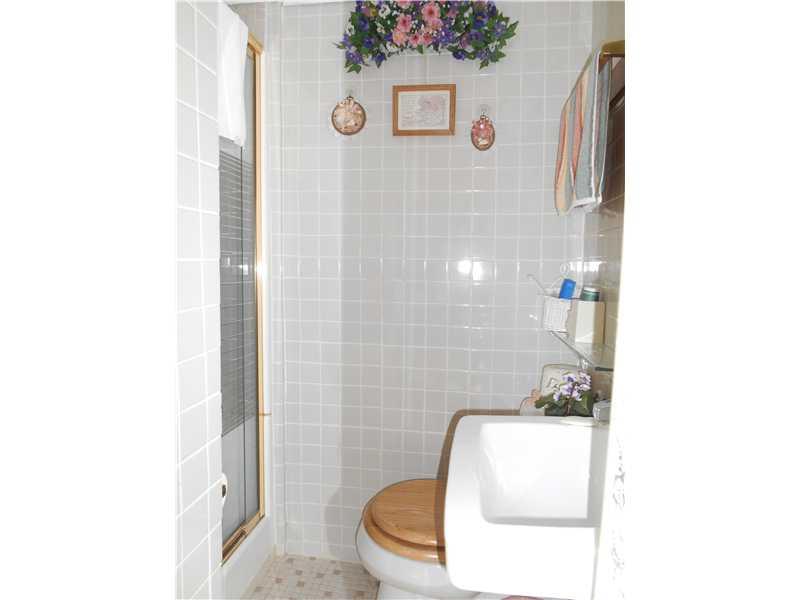 386 Pointview Road Brentwood, PA 15227 - Photo 21 of 25 Full Bath.