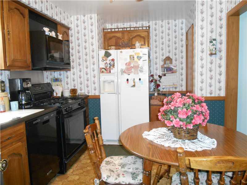 386 Pointview Road Brentwood, PA 15227 - Photo 10 of 25 Kitchen.