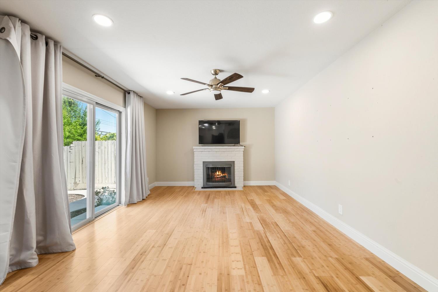 2101 Bircher Way Carmichael, CA 95608 - Photo 7 of 33