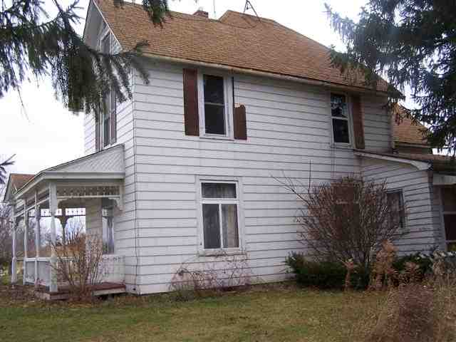 8513 South Massbach Road Elizabeth, IL 61028 - Photo 3 of 10 a front view of a house with a garden