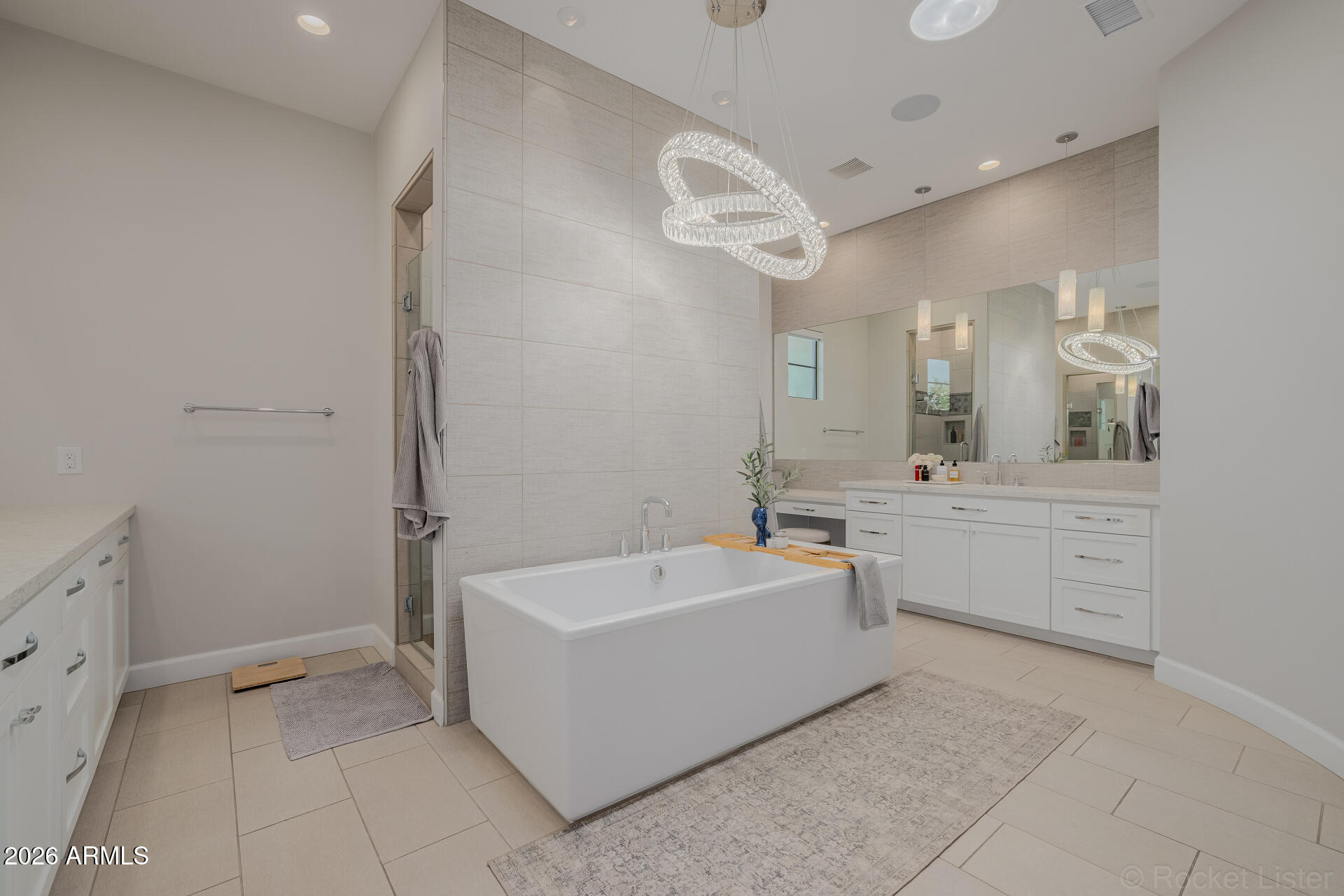 2665 East Hummingbird Way Gilbert, AZ 85297 - Photo 42 of 100 a bathroom with a bathtub a sink and a mirror