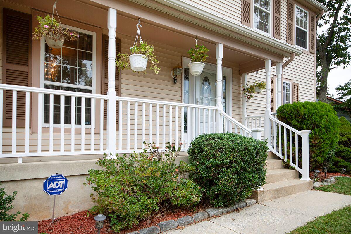 10 Crisfield Road Sicklerville, NJ 08081 - Photo 9 of 46 Front Porch and Garden