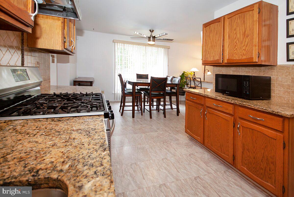 10 Crisfield Road Sicklerville, NJ 08081 - Photo 10 of 46 Kitchen: Granite Counter Tops
