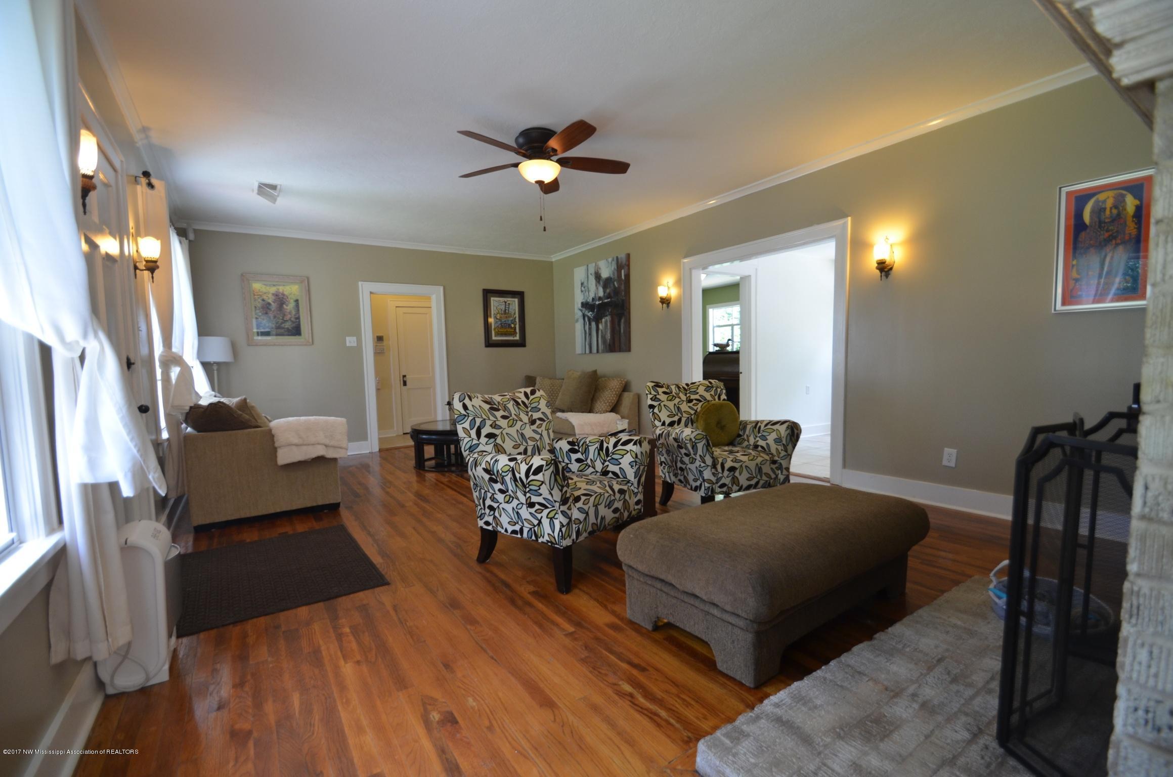 9570 Goodman Road Olive Branch, MS 38654 - Photo 11 of 47 01598f7afd2aec48641a408ea35801ea4f8fad7e