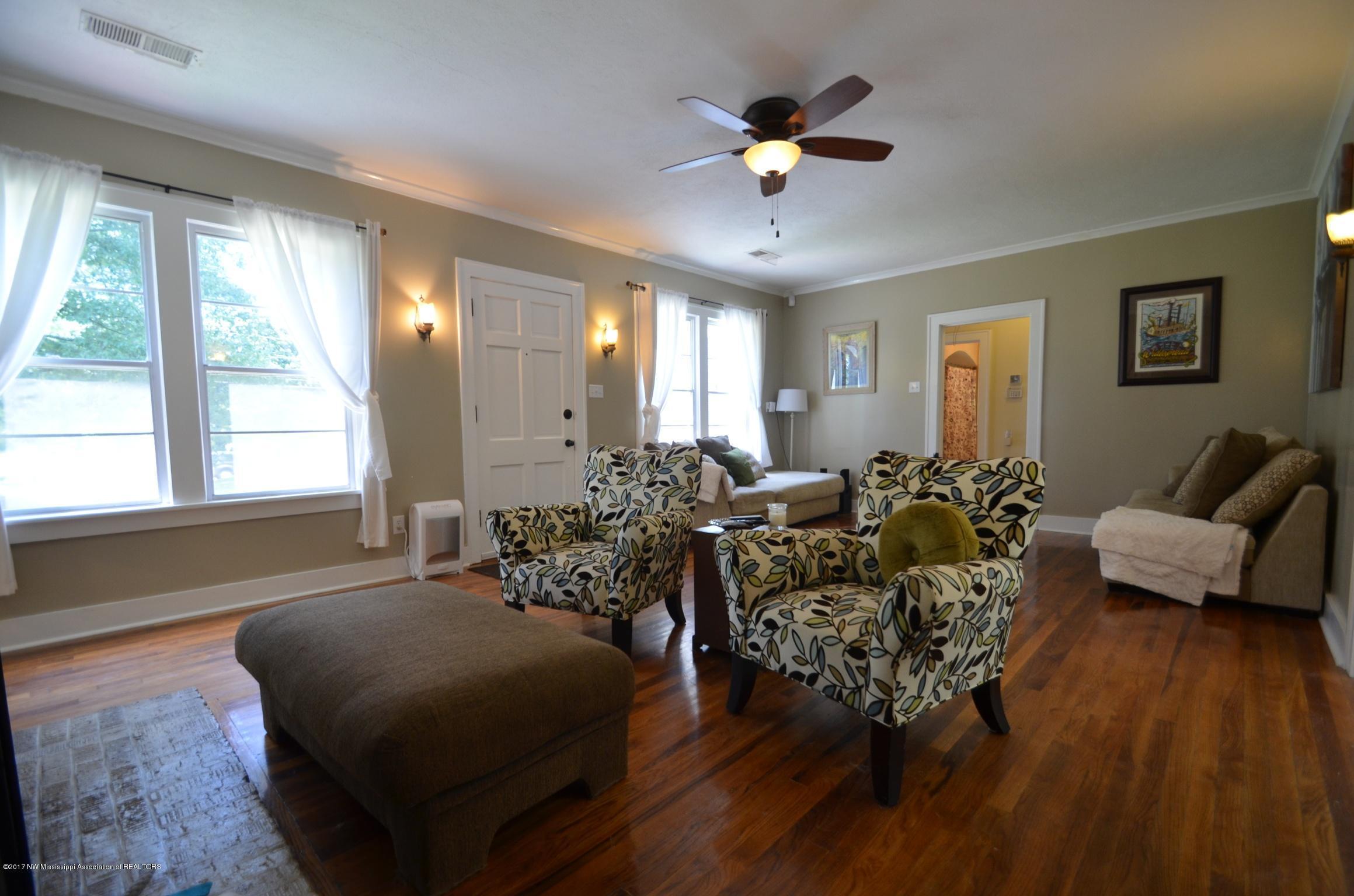 9570 Goodman Road Olive Branch, MS 38654 - Photo 12 of 47 014c5360b394351a7a6816a28316ae2e8e523696