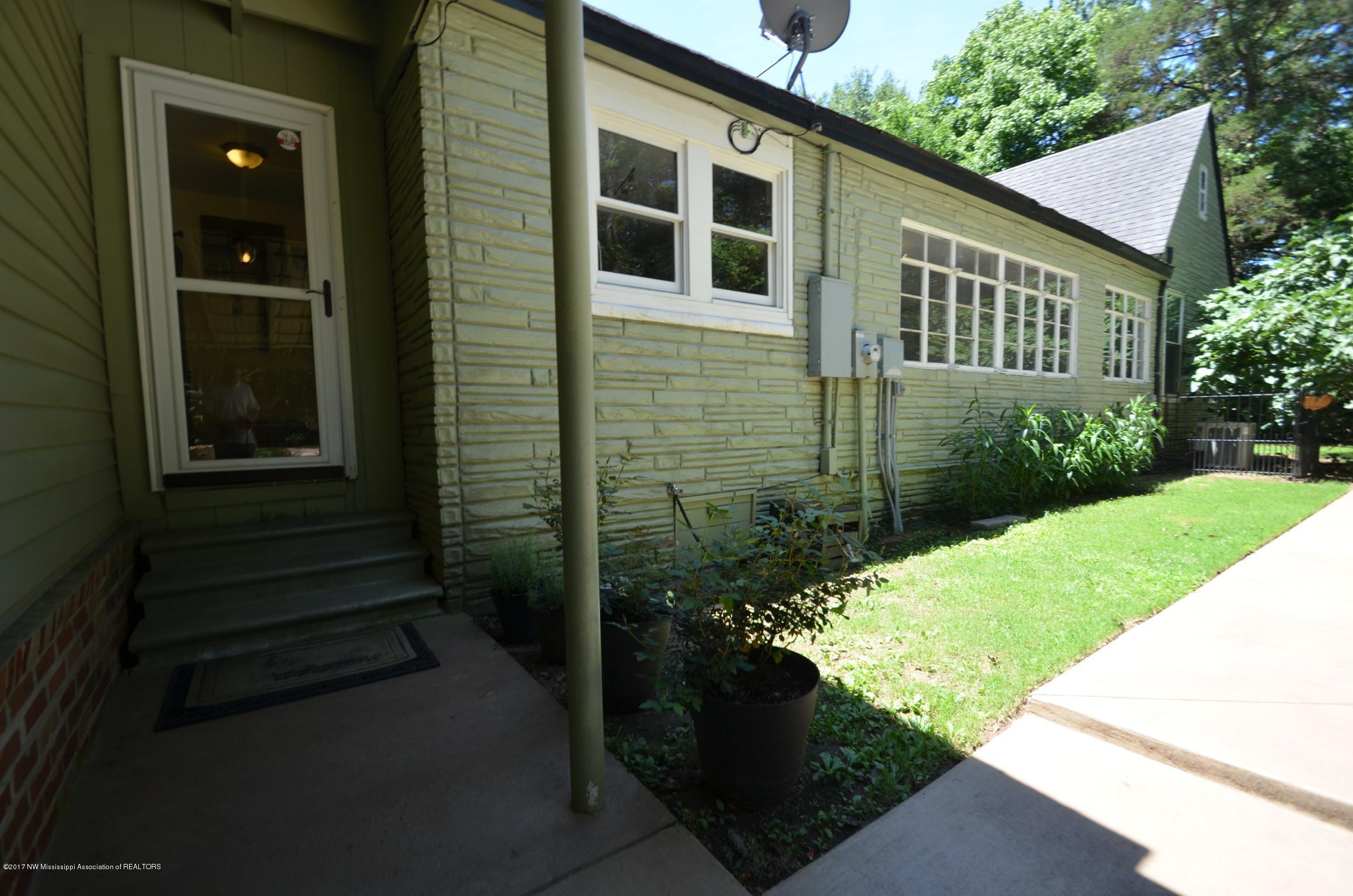 9570 Goodman Road Olive Branch, MS 38654 - Photo 35 of 47 0173e42fe29aebe31e1dec0348fc806921484da8