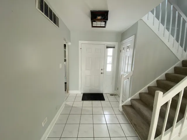 a view of an entryway with a workspace