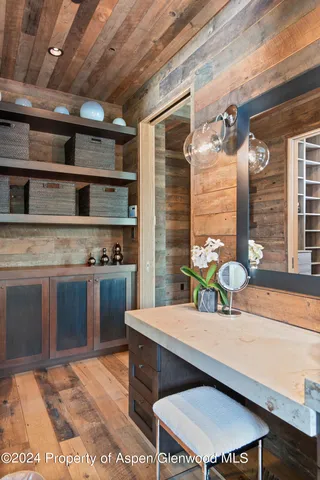 a view of walk in closet