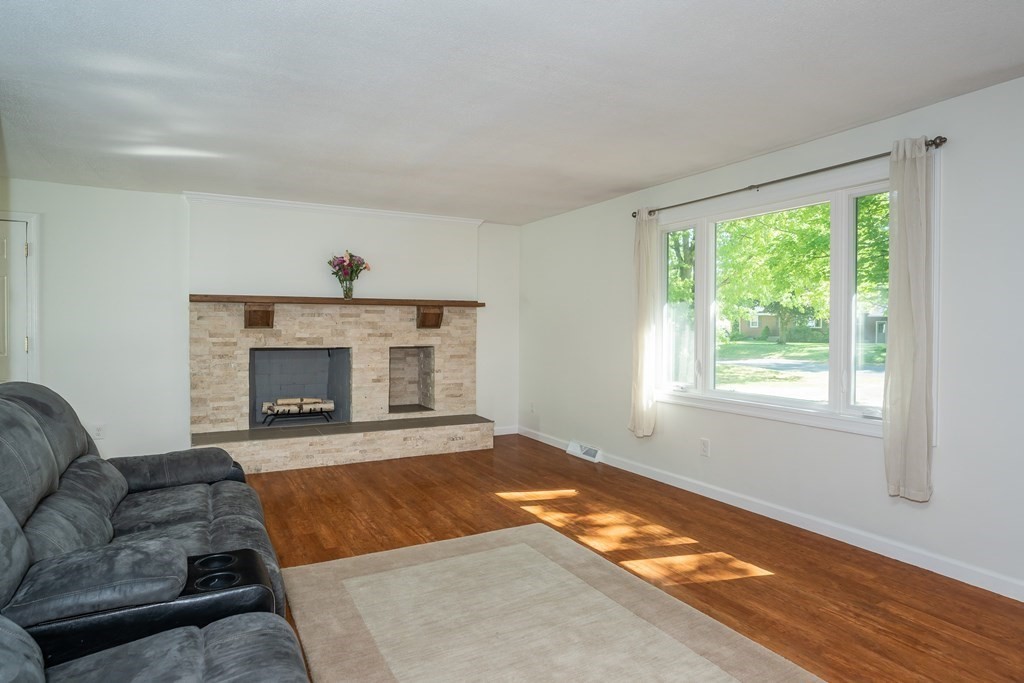 44 Line Street Southampton, MA 01073 - Photo 5 of 42 Gallery Image 5