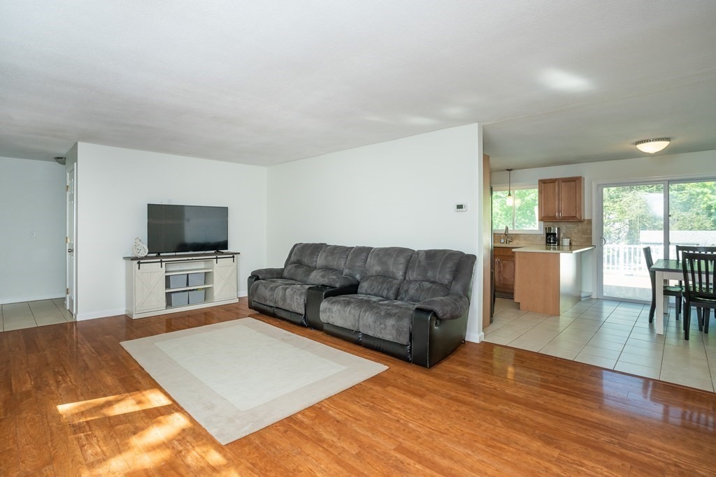 44 Line Street Southampton, MA 01073 - Photo 6 of 42 Gallery Image 6