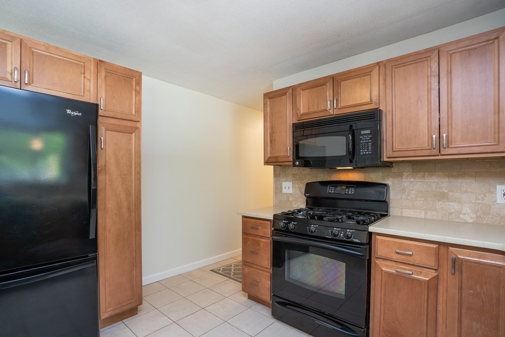 44 Line Street Southampton, MA 01073 - Photo 8 of 42 Gallery Image 8
