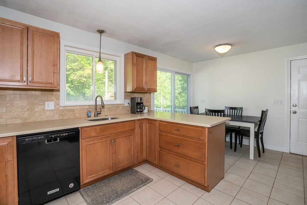 44 Line Street Southampton, MA 01073 - Photo 9 of 42 Gallery Image 9