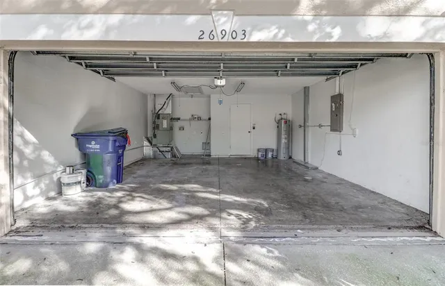 a picture of a room with a floor plan