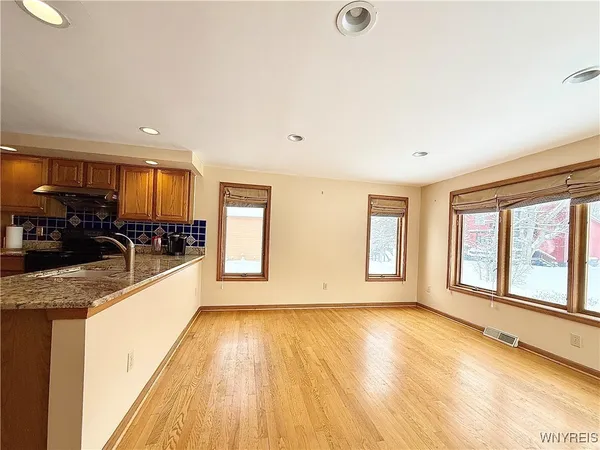 $3,200 | 8 Hummingbird Lane, Amherst, NY 14228