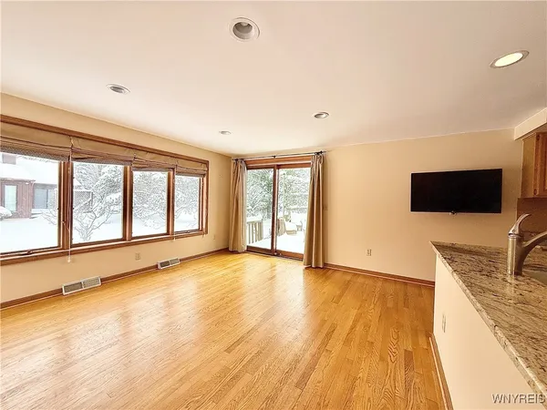 $3,200 | 8 Hummingbird Lane, Amherst, NY 14228