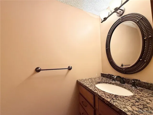 $3,200 | 8 Hummingbird Lane, Amherst, NY 14228