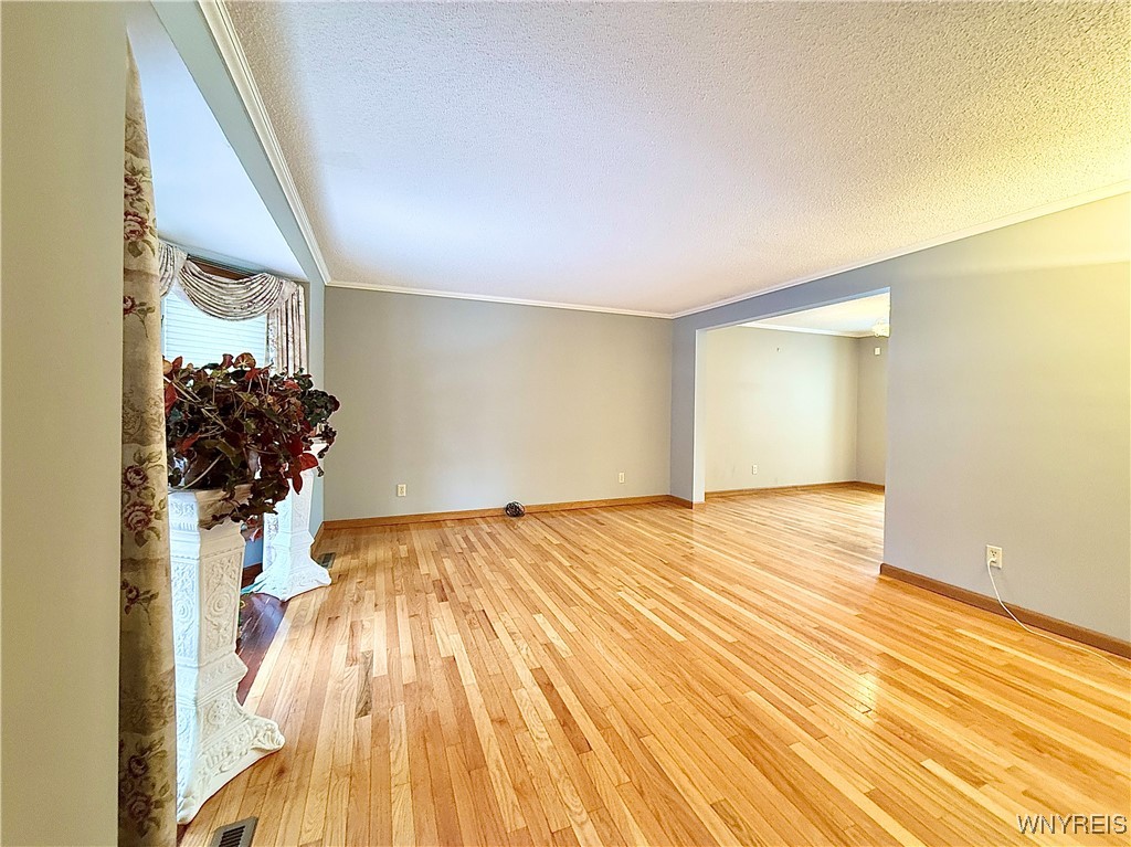 8 Hummingbird Lane Amherst, NY 14228 - Photo 2 of 32