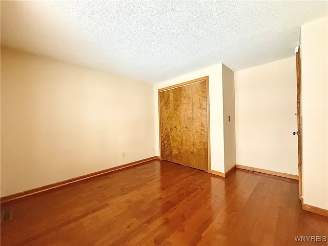 $3,200 | 8 Hummingbird Lane, Amherst, NY 14228