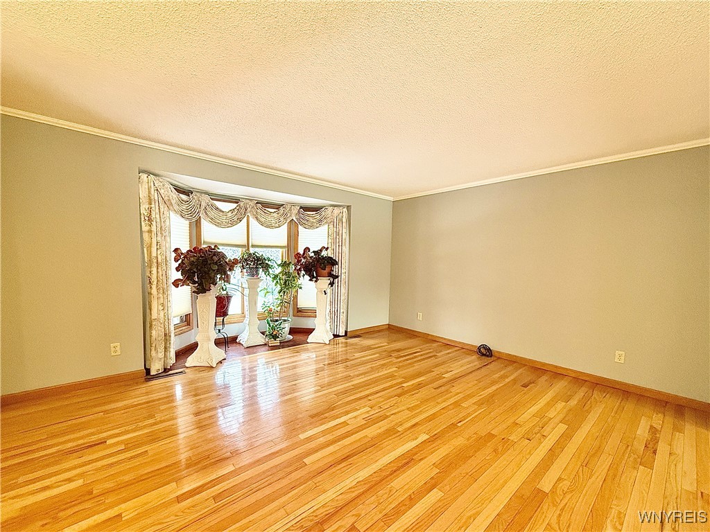 8 Hummingbird Lane Amherst, NY 14228 - Photo 3 of 32