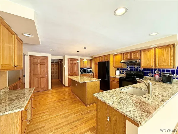 $3,200 | 8 Hummingbird Lane, Amherst, NY 14228
