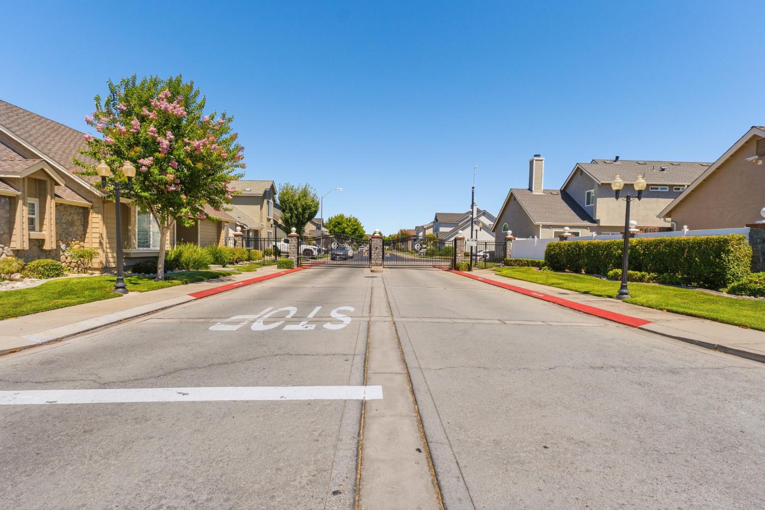 2100 Cobblestone Manor Modesto, CA 95355 - Photo 4 of 38