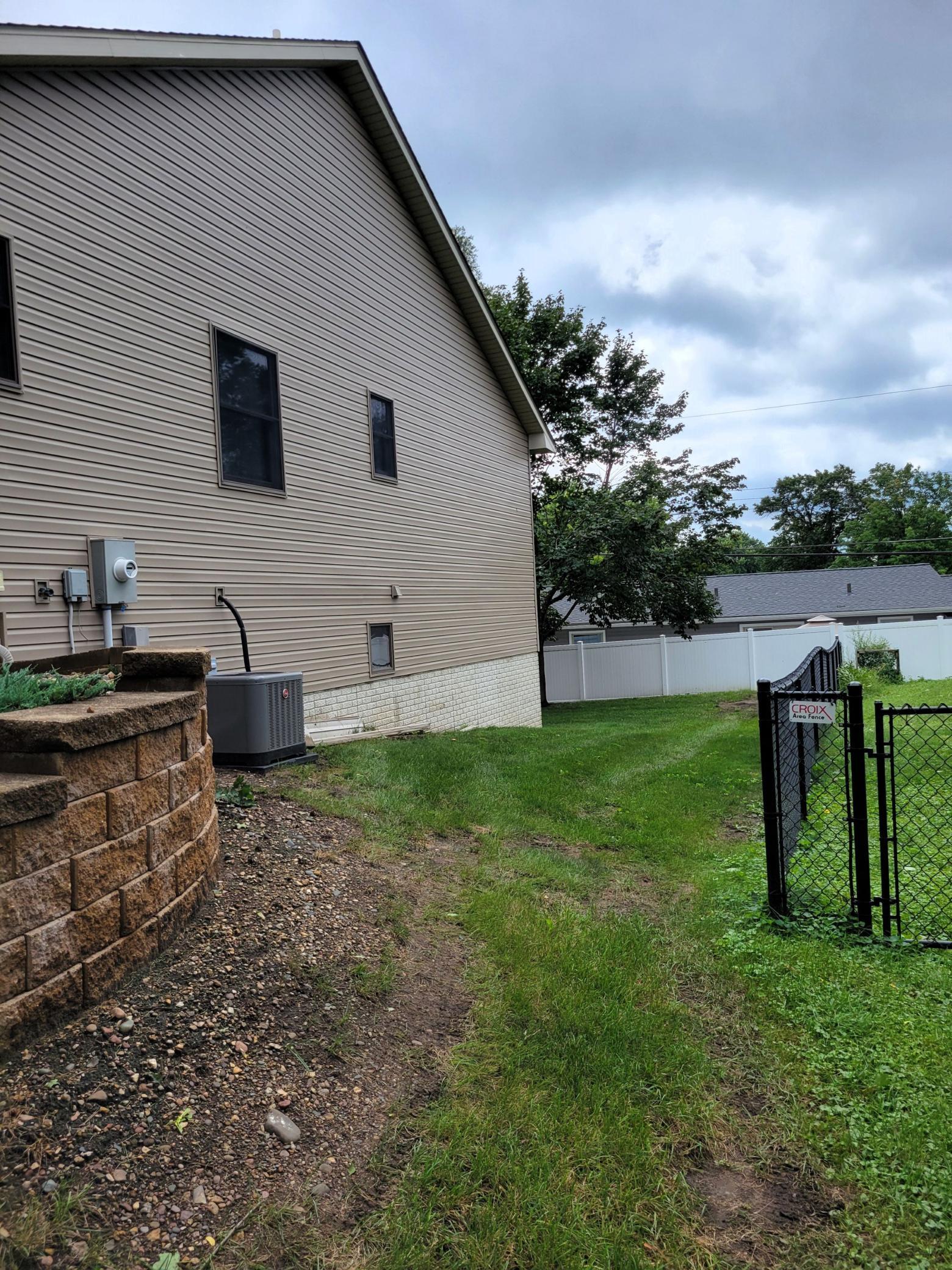 832 Laurel Avenue, Unit LOWR Hudson, WI 54016 - Photo 5 of 17