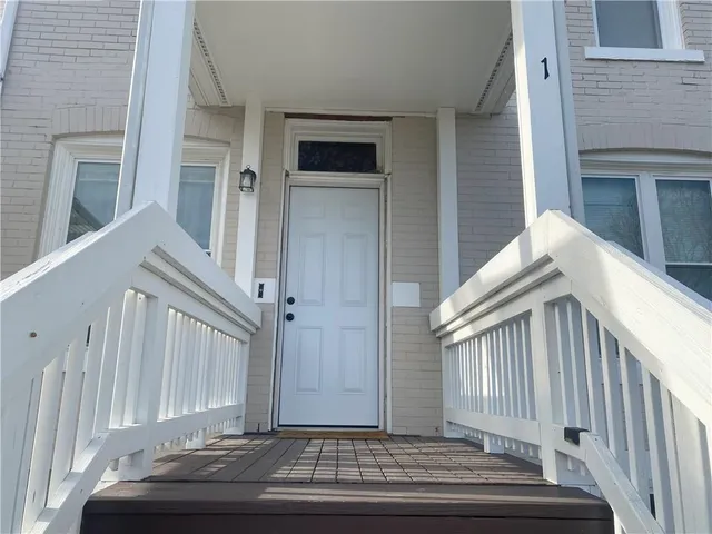 a view of entryway with a front door