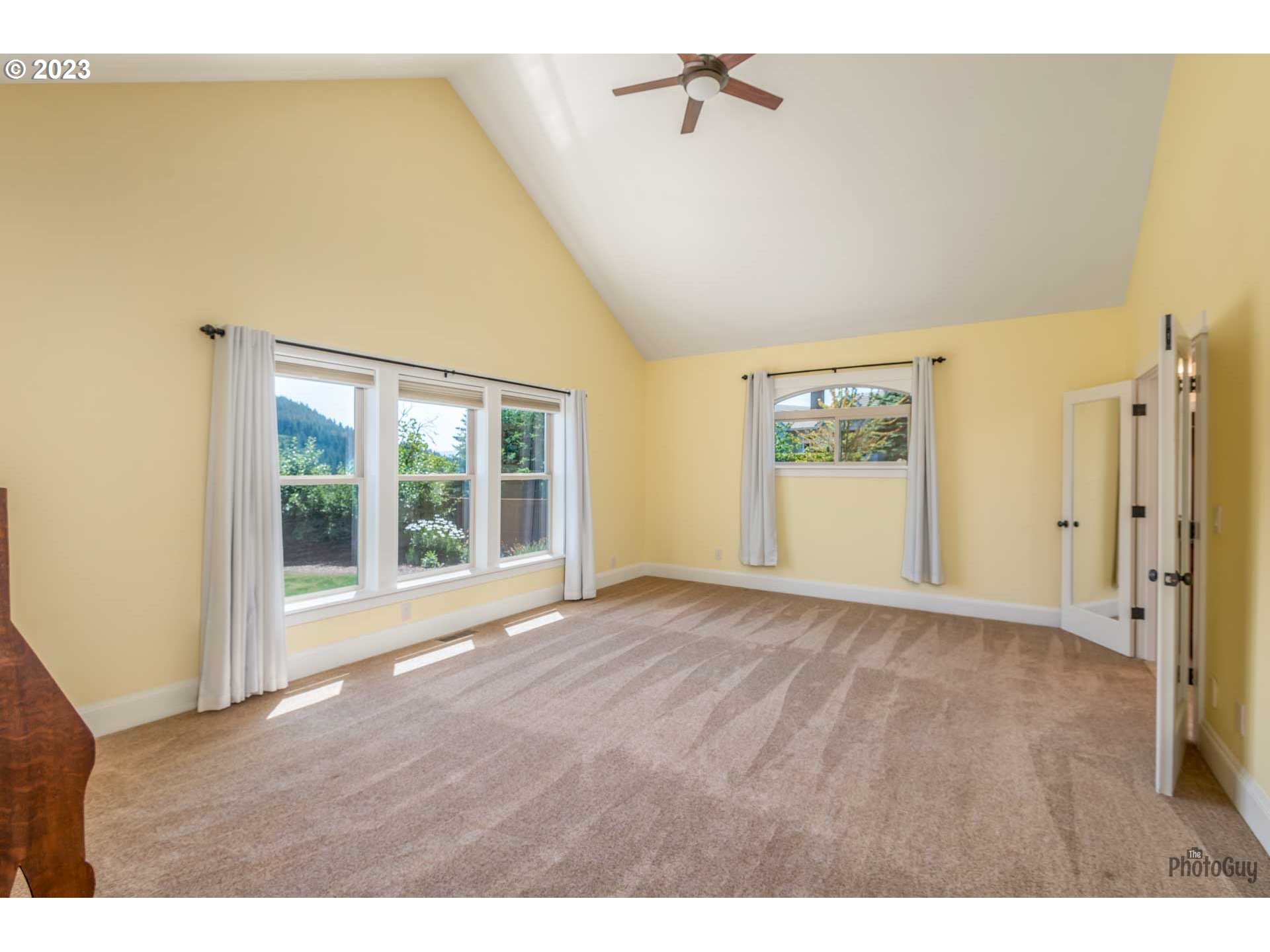 6099 Graystone Loop Springfield, OR 97478 - Photo 20 of 48 a view of an empty room with a window