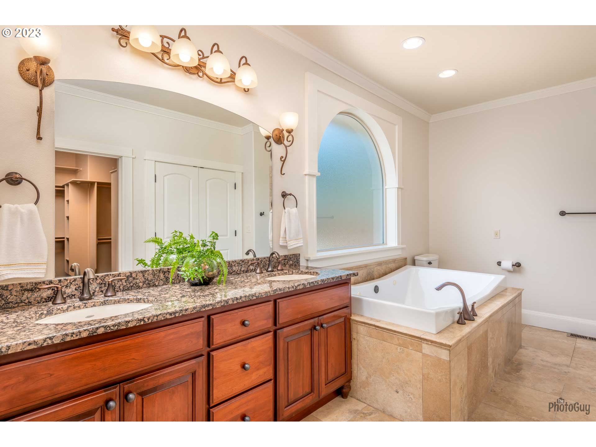 6099 Graystone Loop Springfield, OR 97478 - Photo 24 of 48 a bathroom with a tub sink and mirror