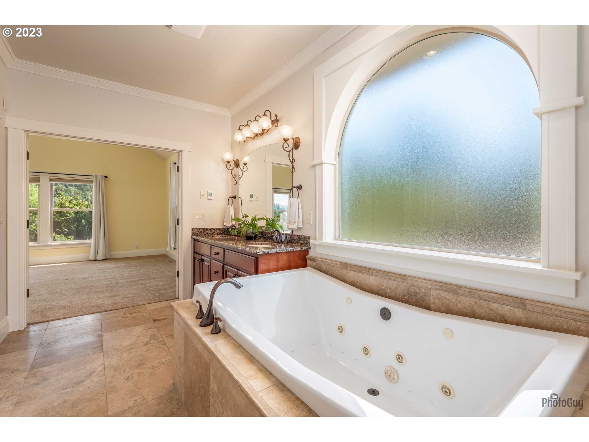 6099 Graystone Loop Springfield, OR 97478 - Photo 25 of 48 a bathroom with a tub a sink and a mirror