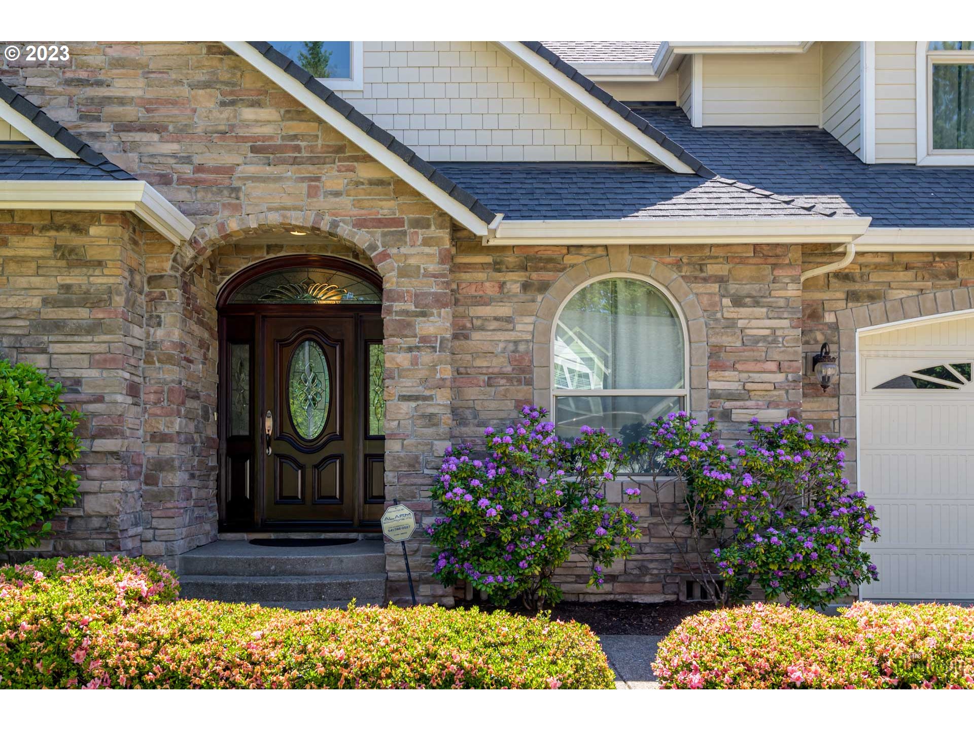 6099 Graystone Loop Springfield, OR 97478 - Photo 3 of 48 a front view of a house with a garden