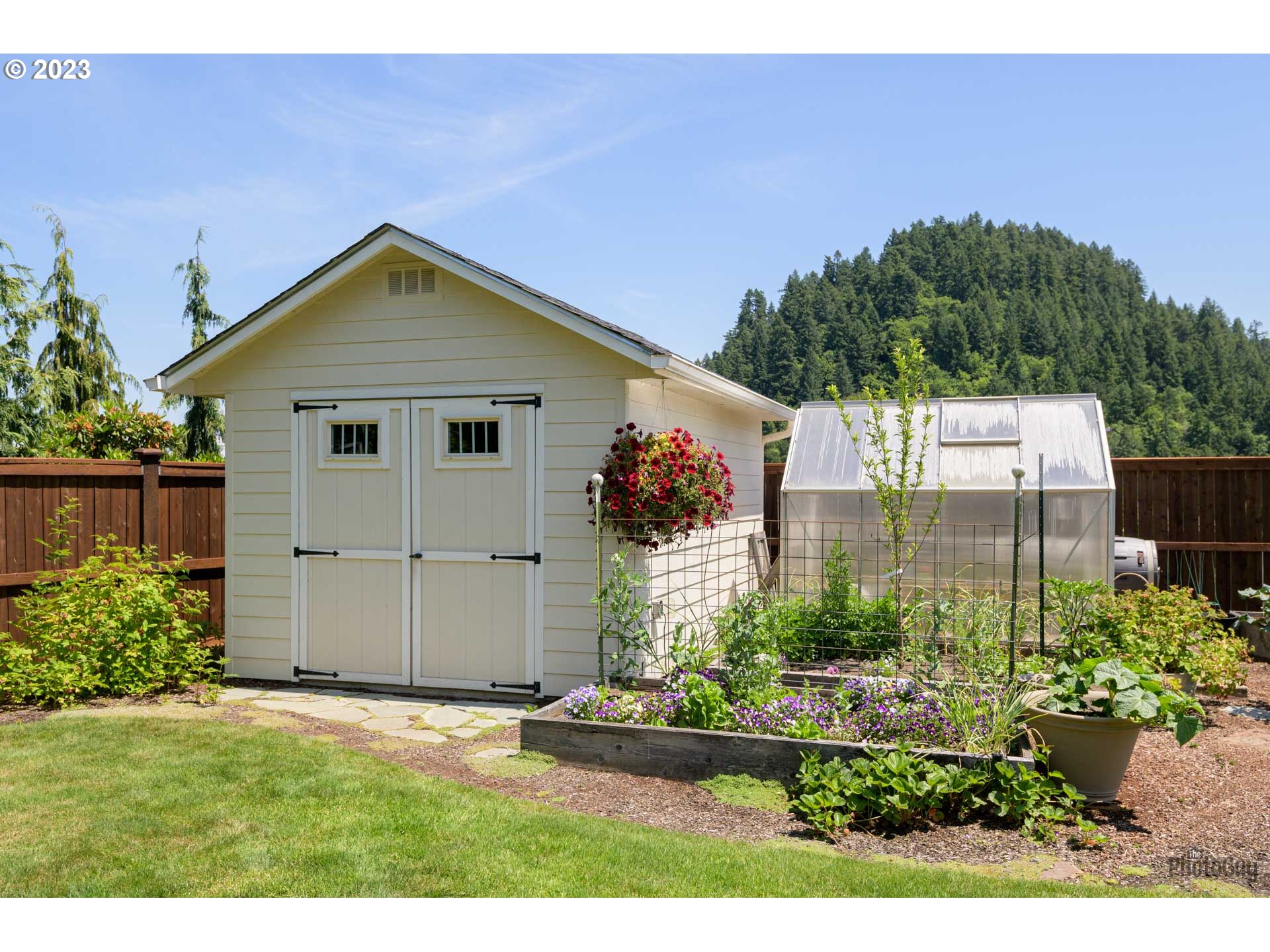 6099 Graystone Loop Springfield, OR 97478 - Photo 44 of 48 a front view of a house with a yard and garage
